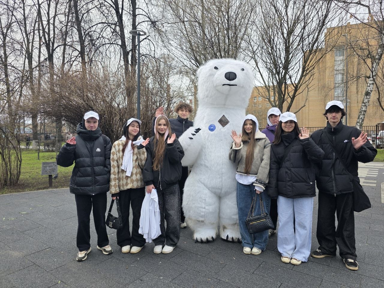 Космическое настроение: студенты КФ МЮИ участвовали  в праздничной акции для сотрудников РКК «Энергия»