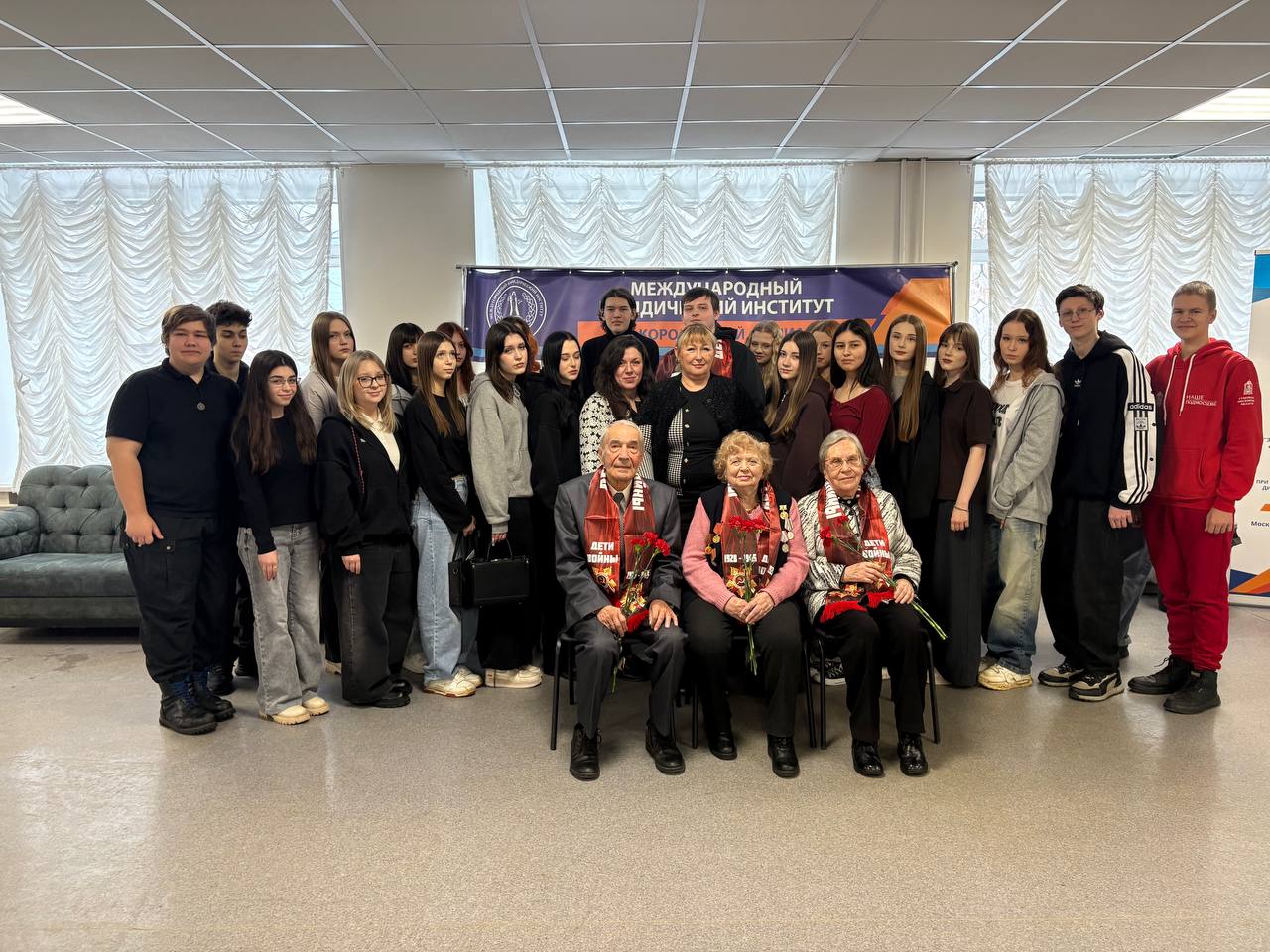 Память, которая живет в сердцах: круглый стол,  посвященный блокадному Ленинграду