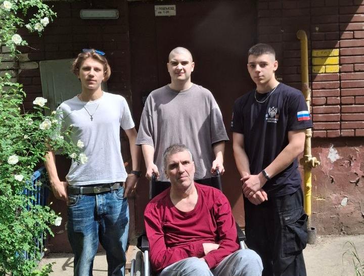 Законы добра в действии: студенты Королёвского филиала МЮИ оказывают волонтерскую помощь жителю города