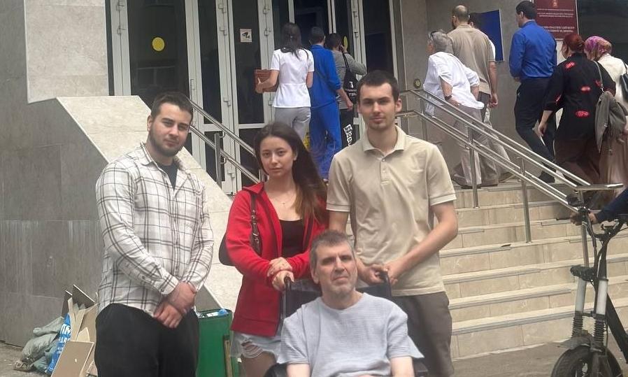Законы добра в действии: студенты Королёвского филиала МЮИ оказывают волонтерскую помощь жителю города
